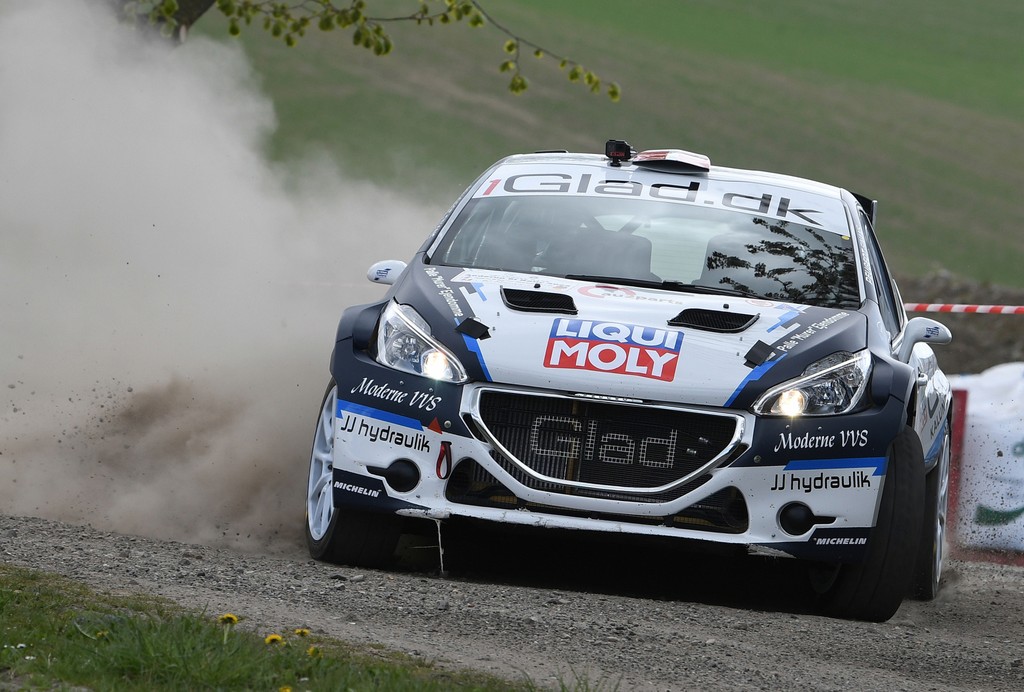 Med sin Peugeot 208 T16 R5 indsat af det nye rallyteam, Glad Sport i Kalundborg, har Kenneth Madsen været urørlig i alle forårets løb
(Foto: Morten Dam, Specialpressen)